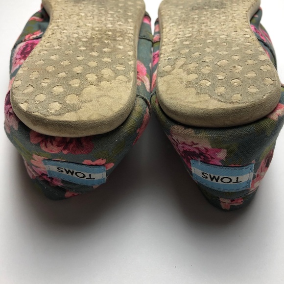 TOMS Rose Print Slip on Sneakers Blue Pink Size 7.5 - Picture 6 of 6